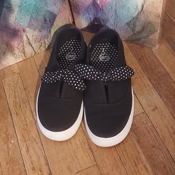 Girls Black slip-ons - Picture 1 of 3